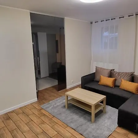 Quiet Centre Lower-ground Floor