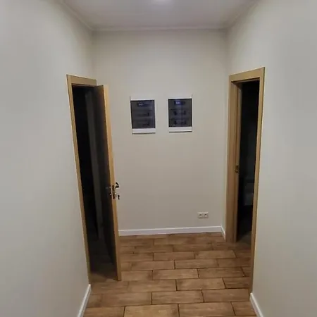 Quiet Centre Lower-ground Floor *